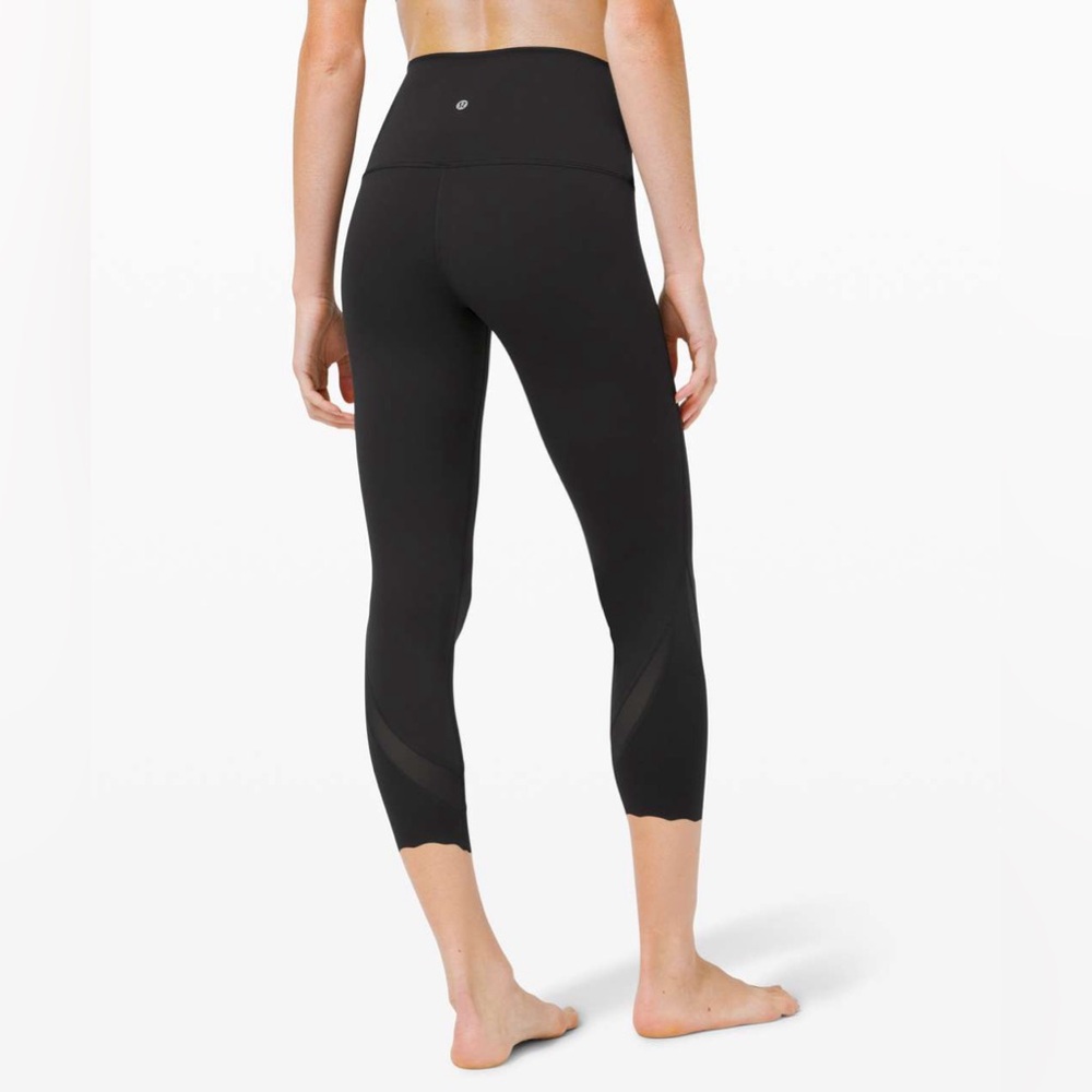 Lululemon Wunder Under Crop High-Rise *Scallop Full-On Luxtreme 23" in Black 12